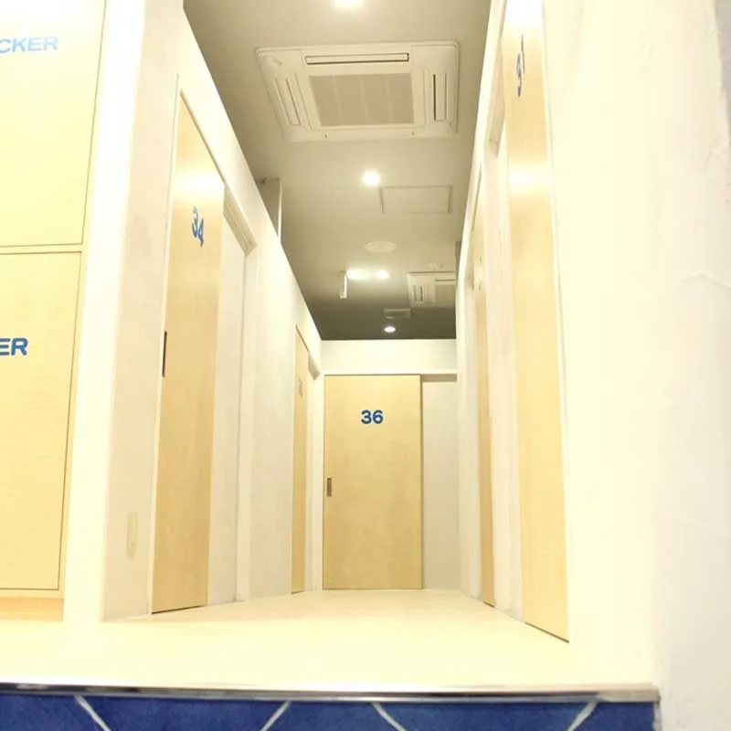 トップページに表示するインスタ風最新記事グリッド用の、個室廊下